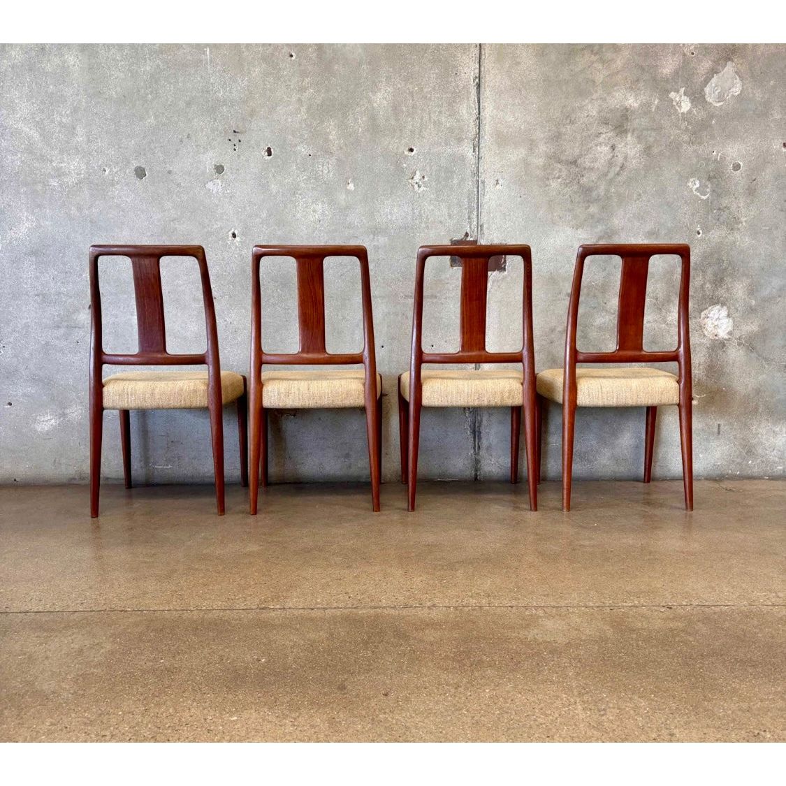 D - Scan Dining Chairs