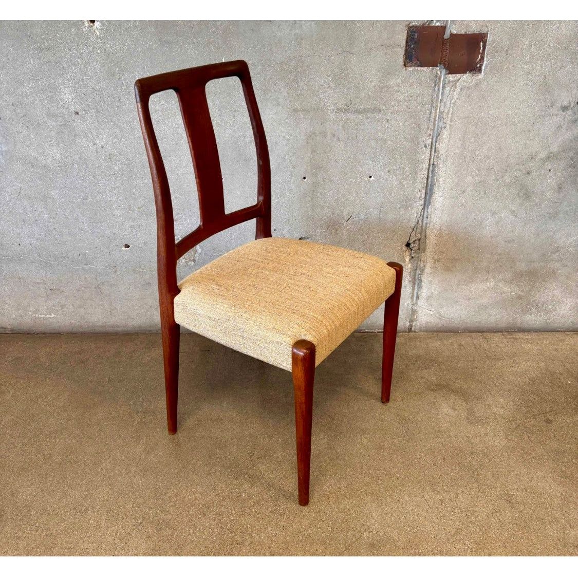 D - Scan Dining Chairs