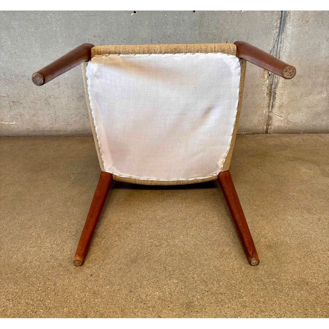 D - Scan Dining Chairs