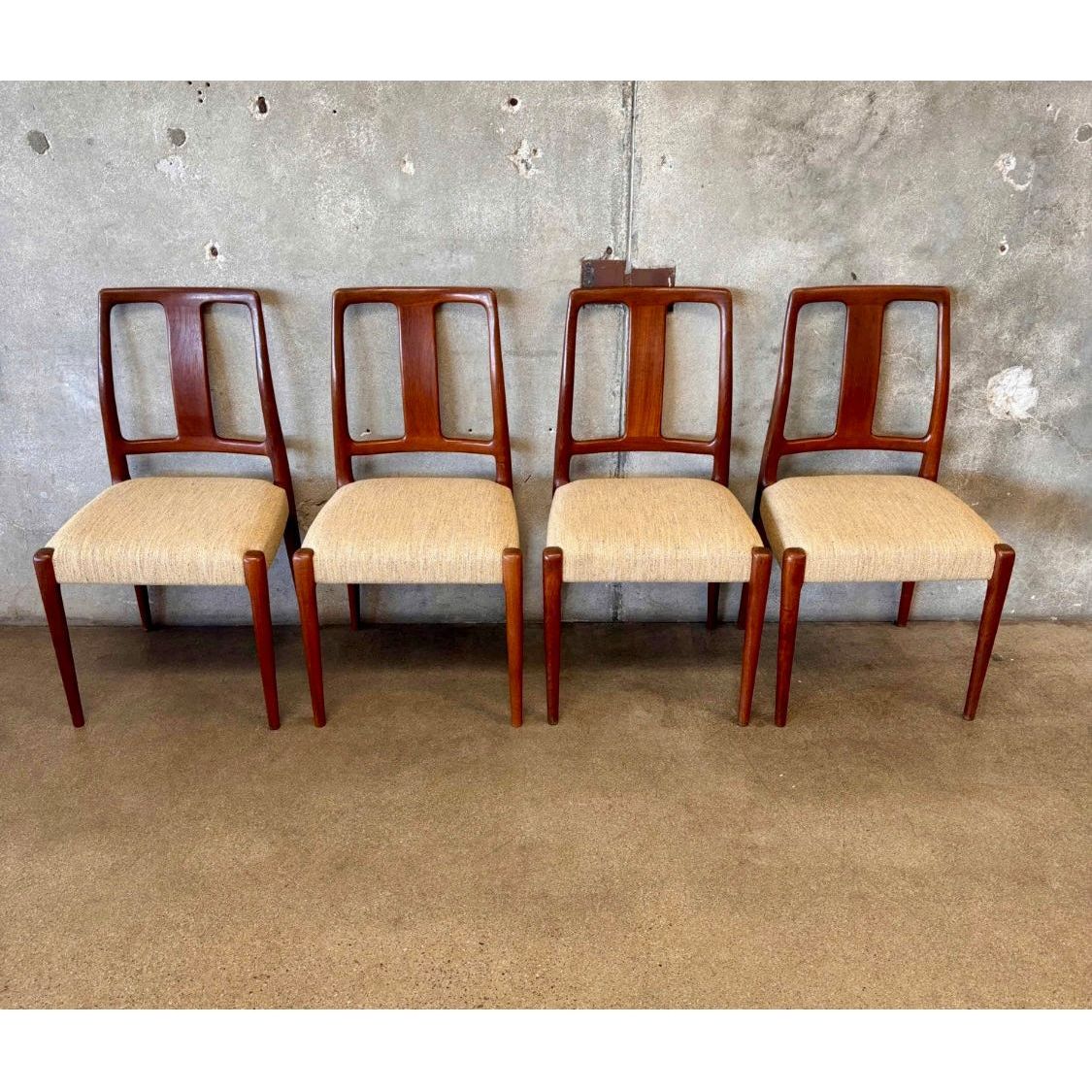 D - Scan Dining Chairs